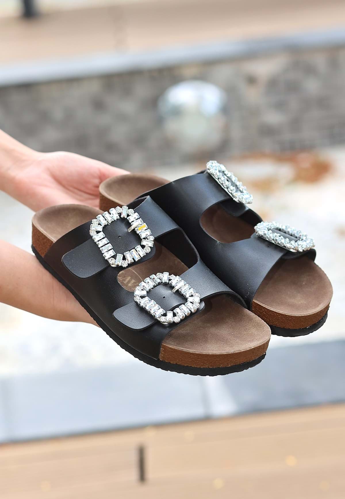 Nool Siyah Cilt Terlik resmi