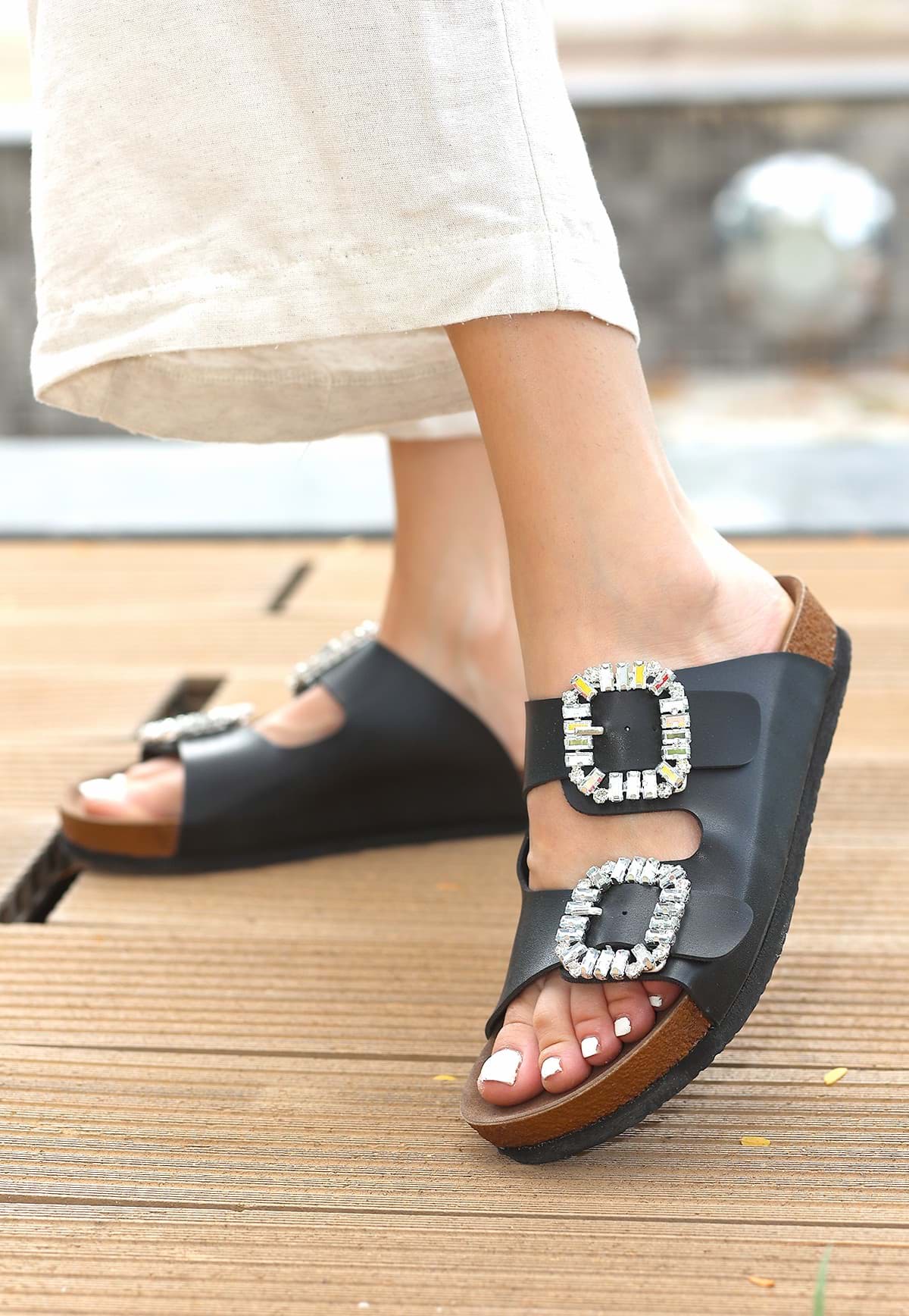 Nool Siyah Cilt Terlik resmi