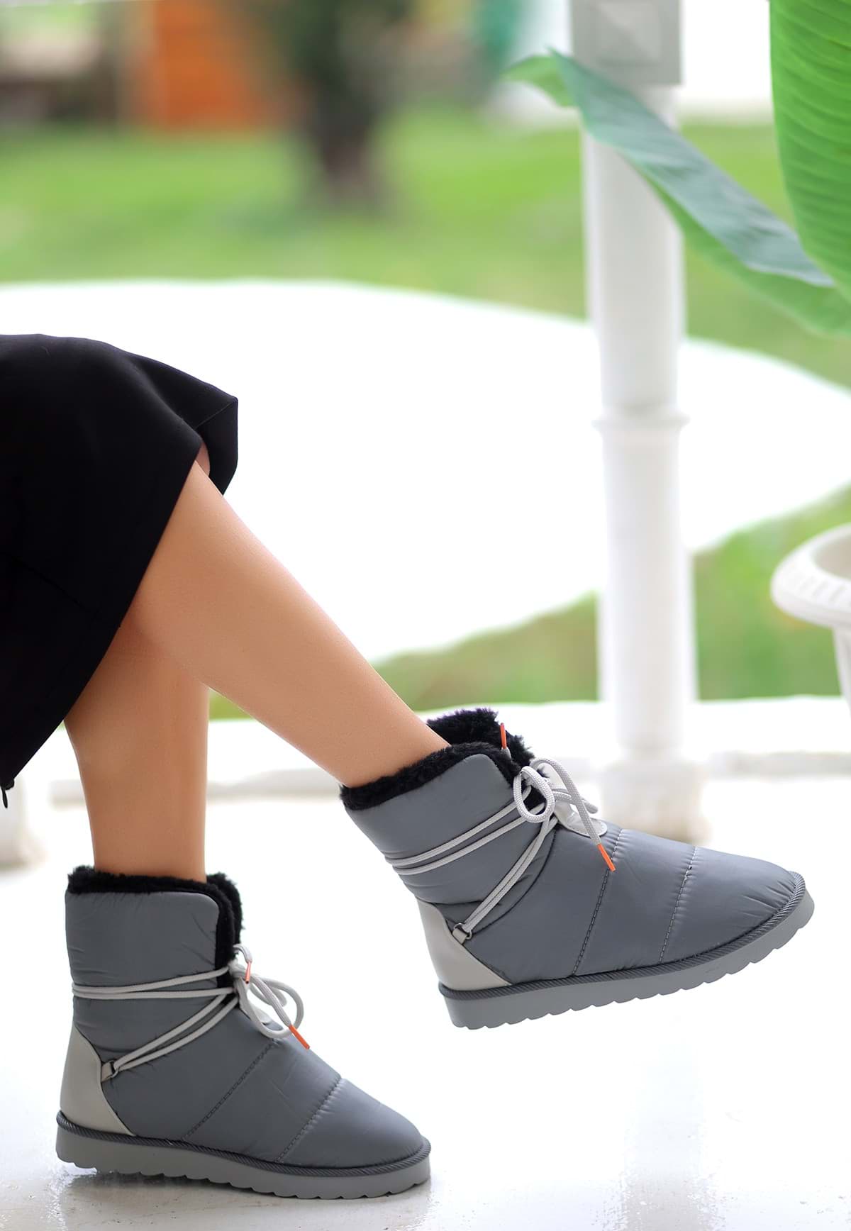 Cora Gri Bağcıklı Bot resmi