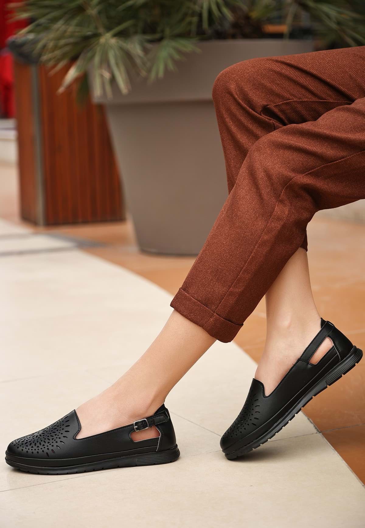 Meore Siyah Cilt Babet Ayakkabı resmi