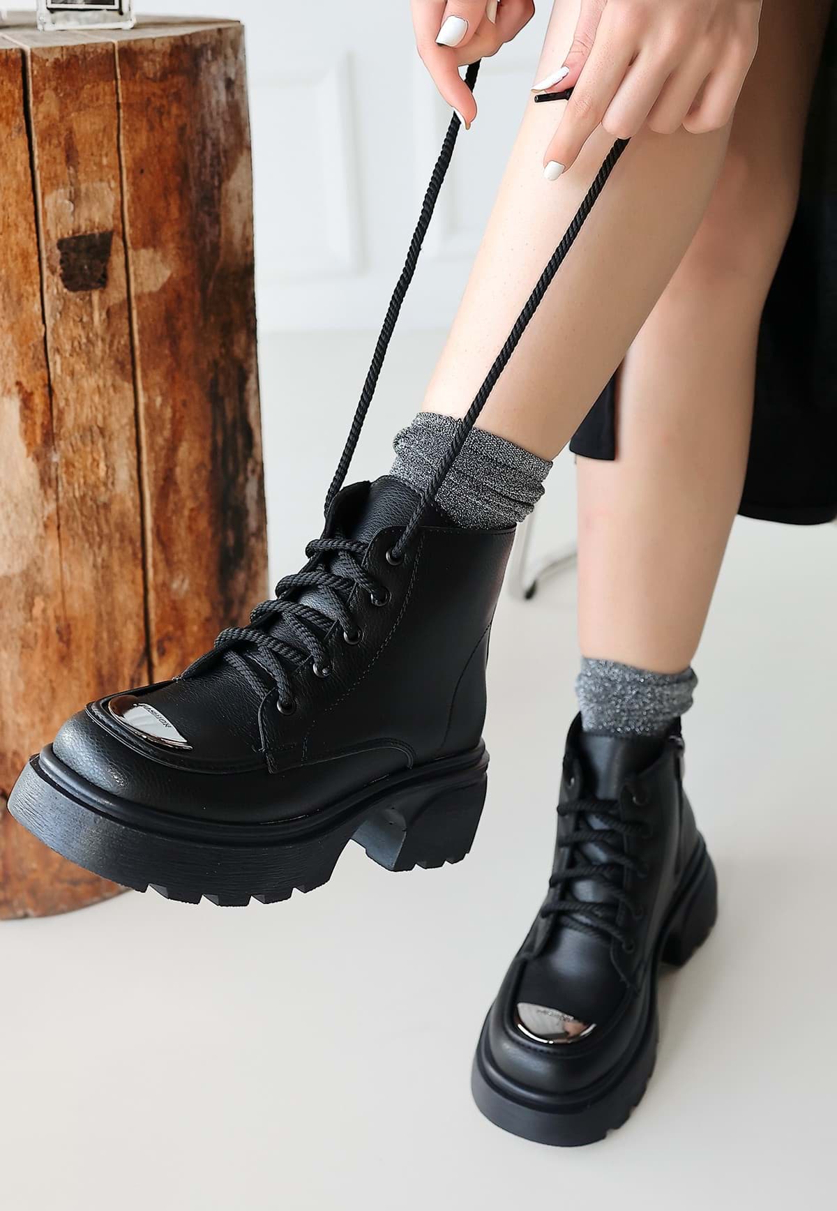 Frewe Siyah Cilt Bağcıklı Bot resmi