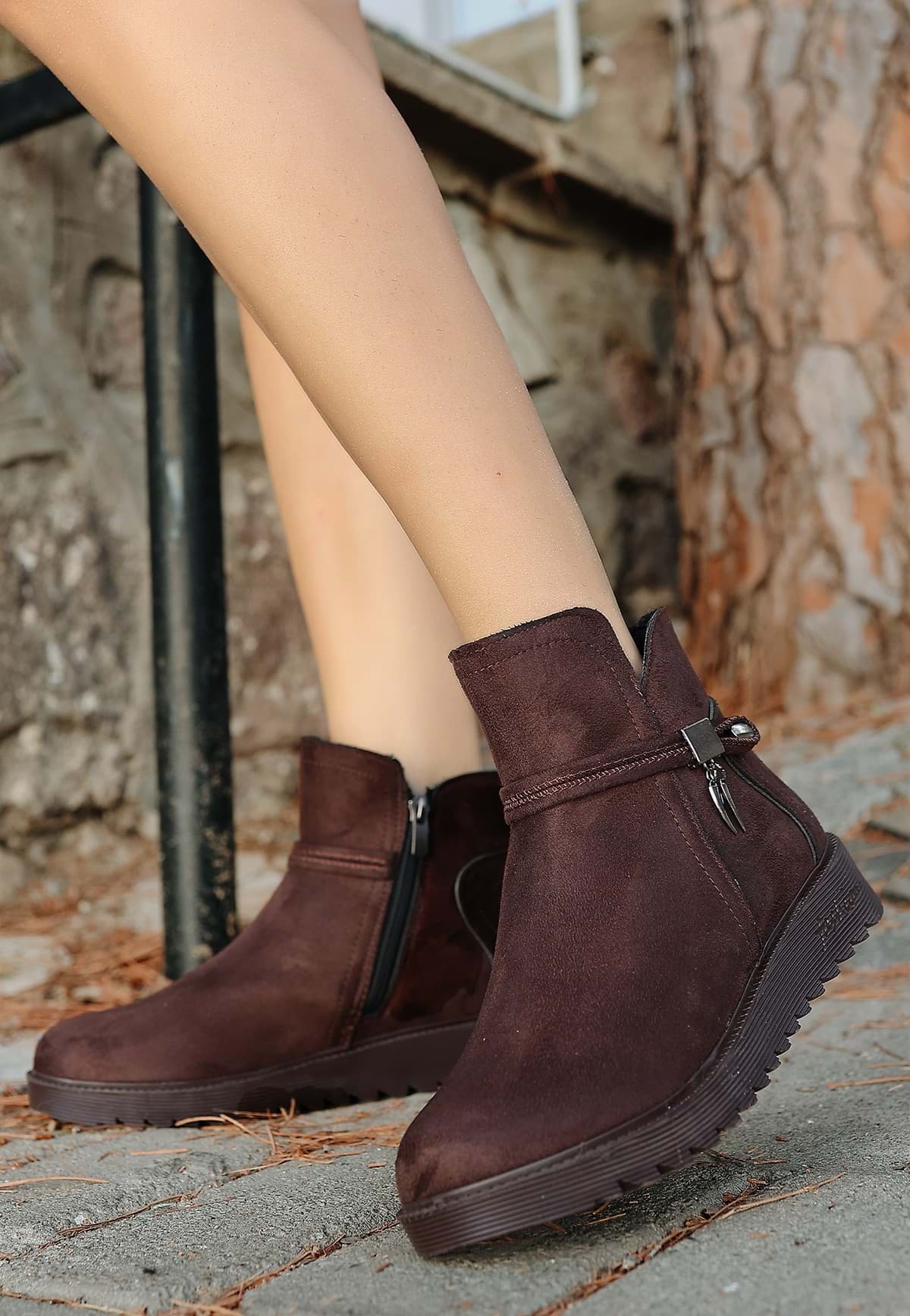 Milana Kahverengi Nubuk Bot resmi