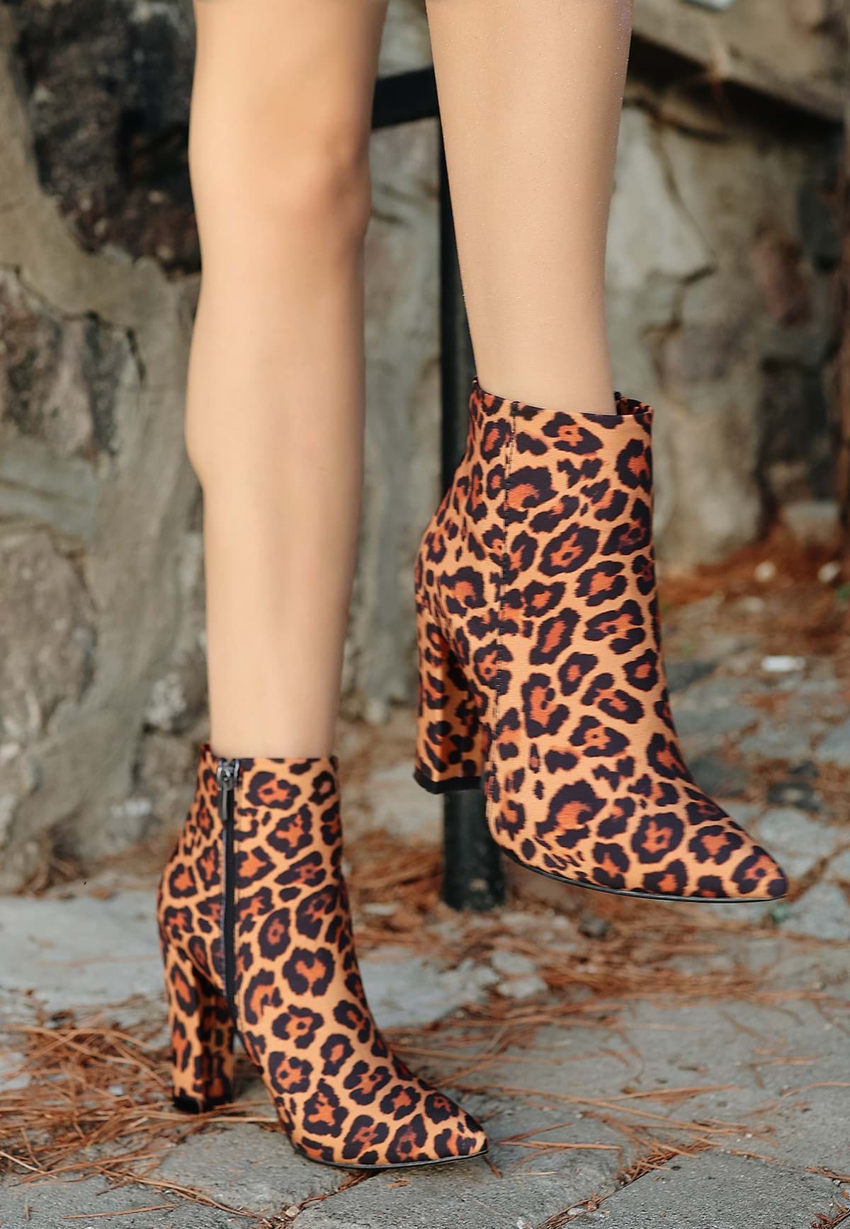 Loora Leopar Saten Topuklu Bot resmi