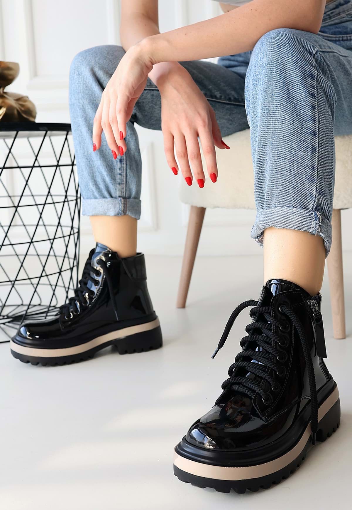 Jinya Siyah Rugan Bağcıklı Bot resmi