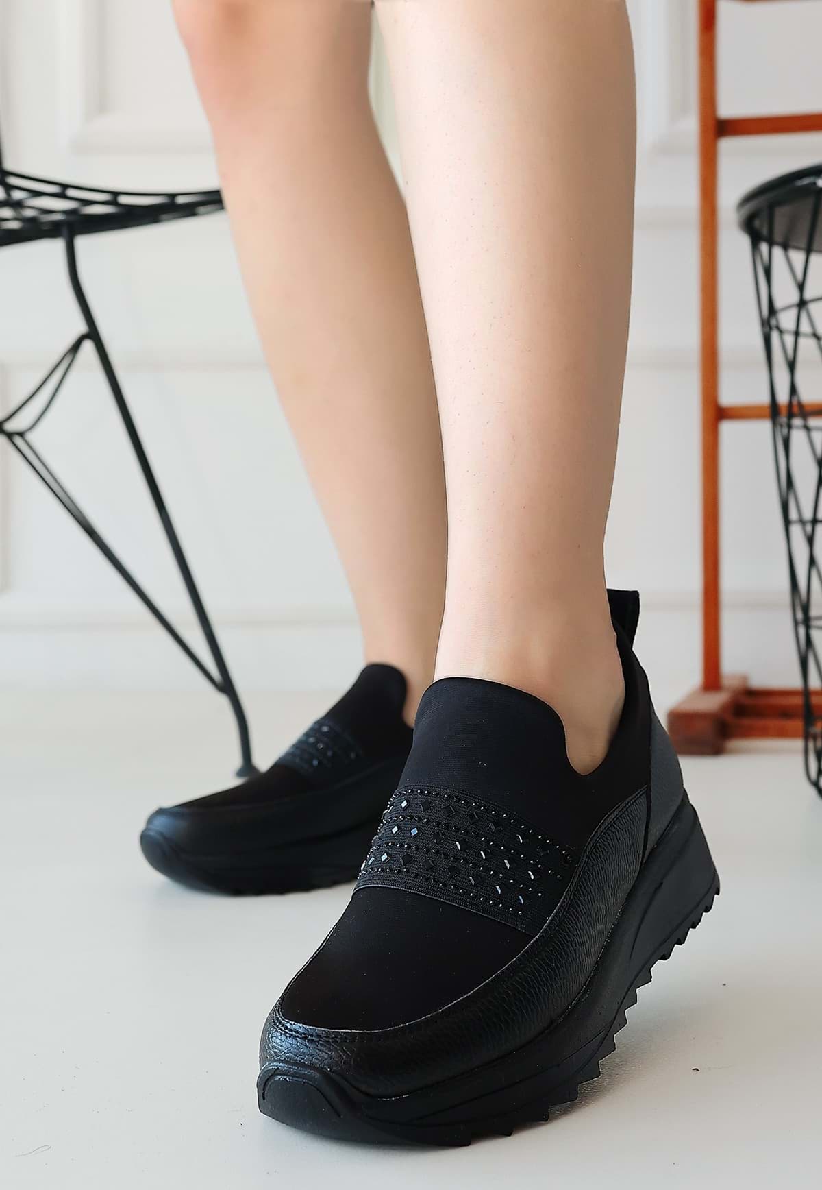 Loser Siyah Cilt Streç Detaylı Babet Ayakkabı resmi