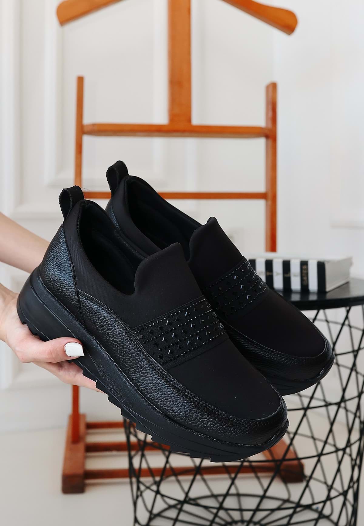 Loser Siyah Cilt Streç Detaylı Babet Ayakkabı resmi