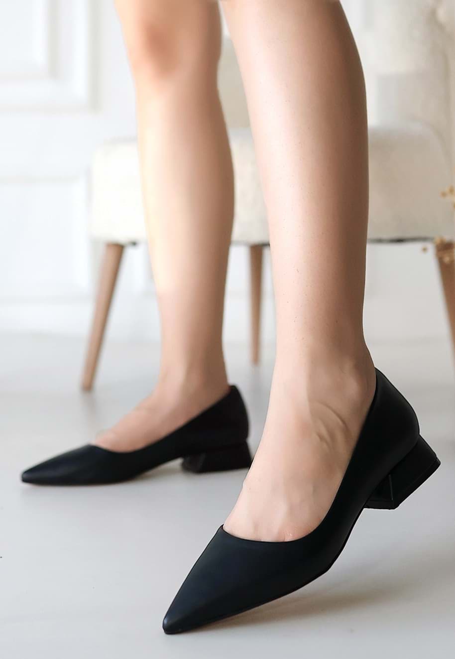 Oyya Siyah Cilt Babet Ayakkabı resmi