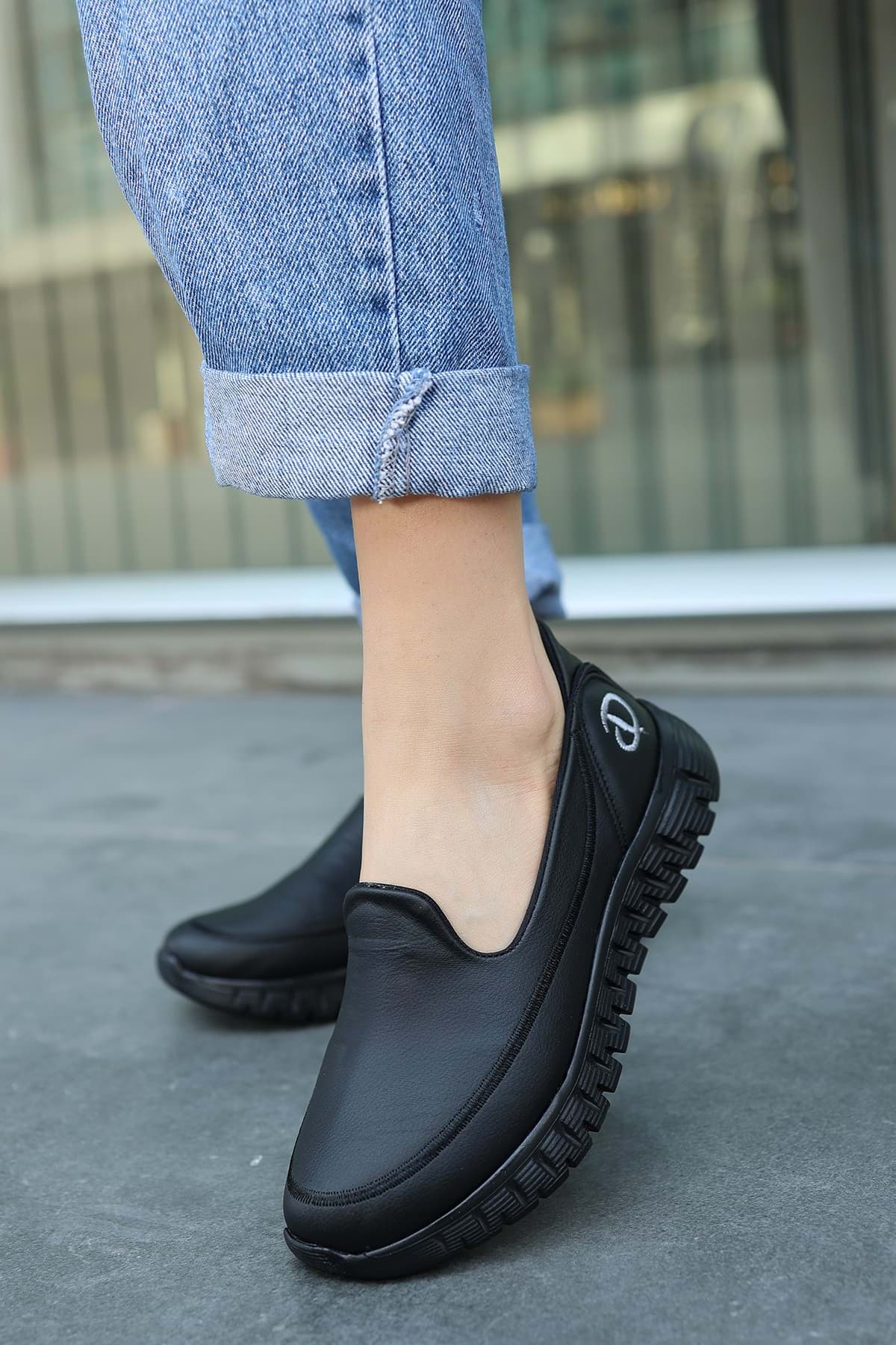 Zlata Siyah Cilt Babet Ayakkabı resmi