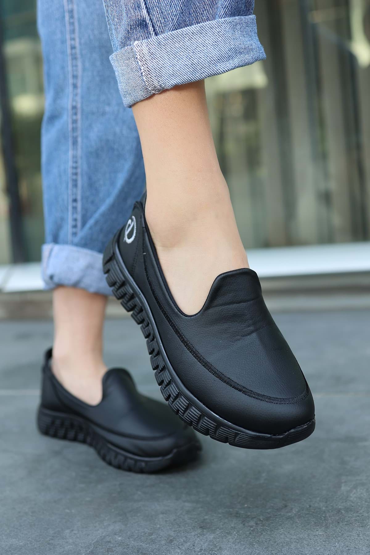 Zlata Siyah Cilt Babet Ayakkabı resmi