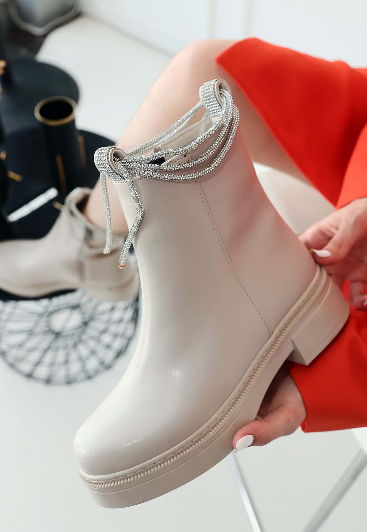 Lier Bej Cilt Bot resmi