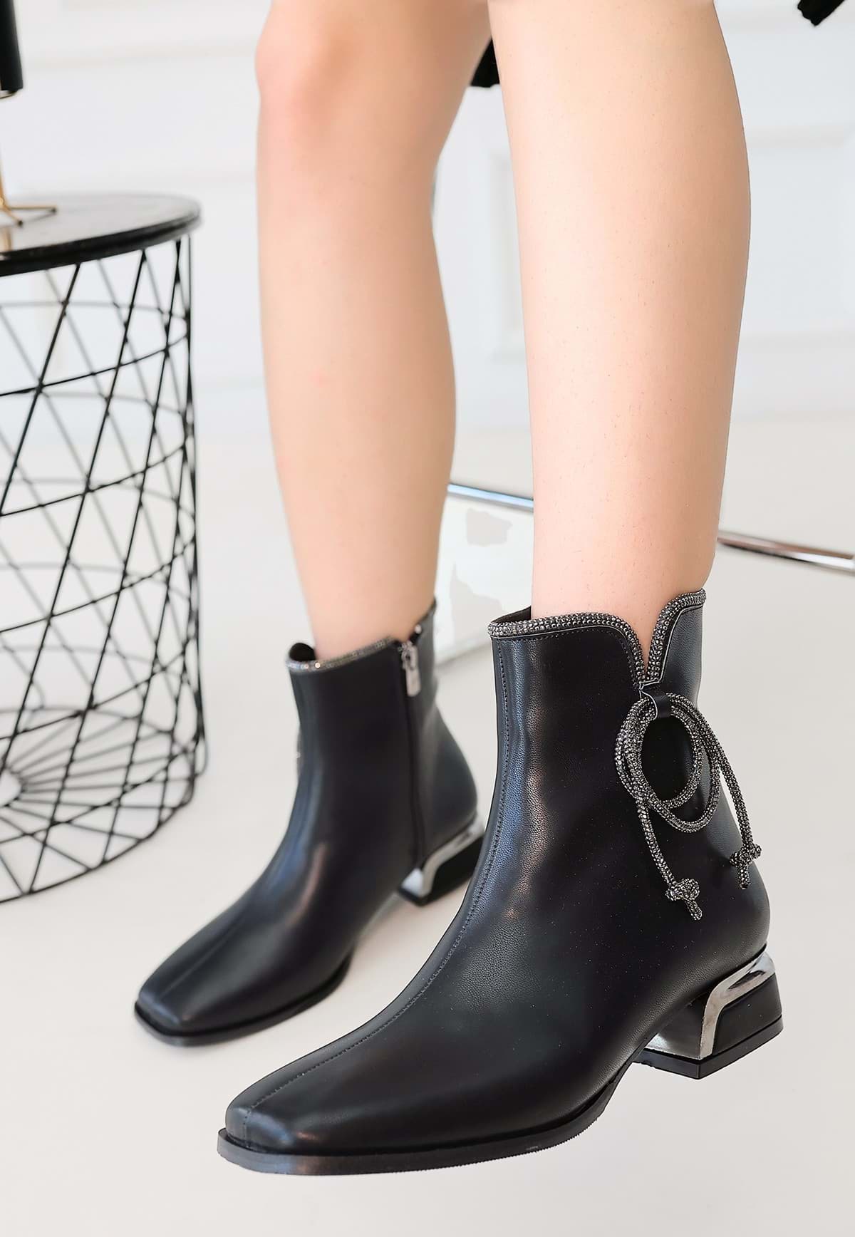 Melina Siyah Cilt Topuklu Bot resmi