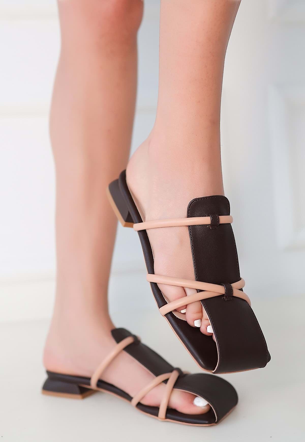 Lowet Kahverengi Cilt Topuklu Terlik resmi