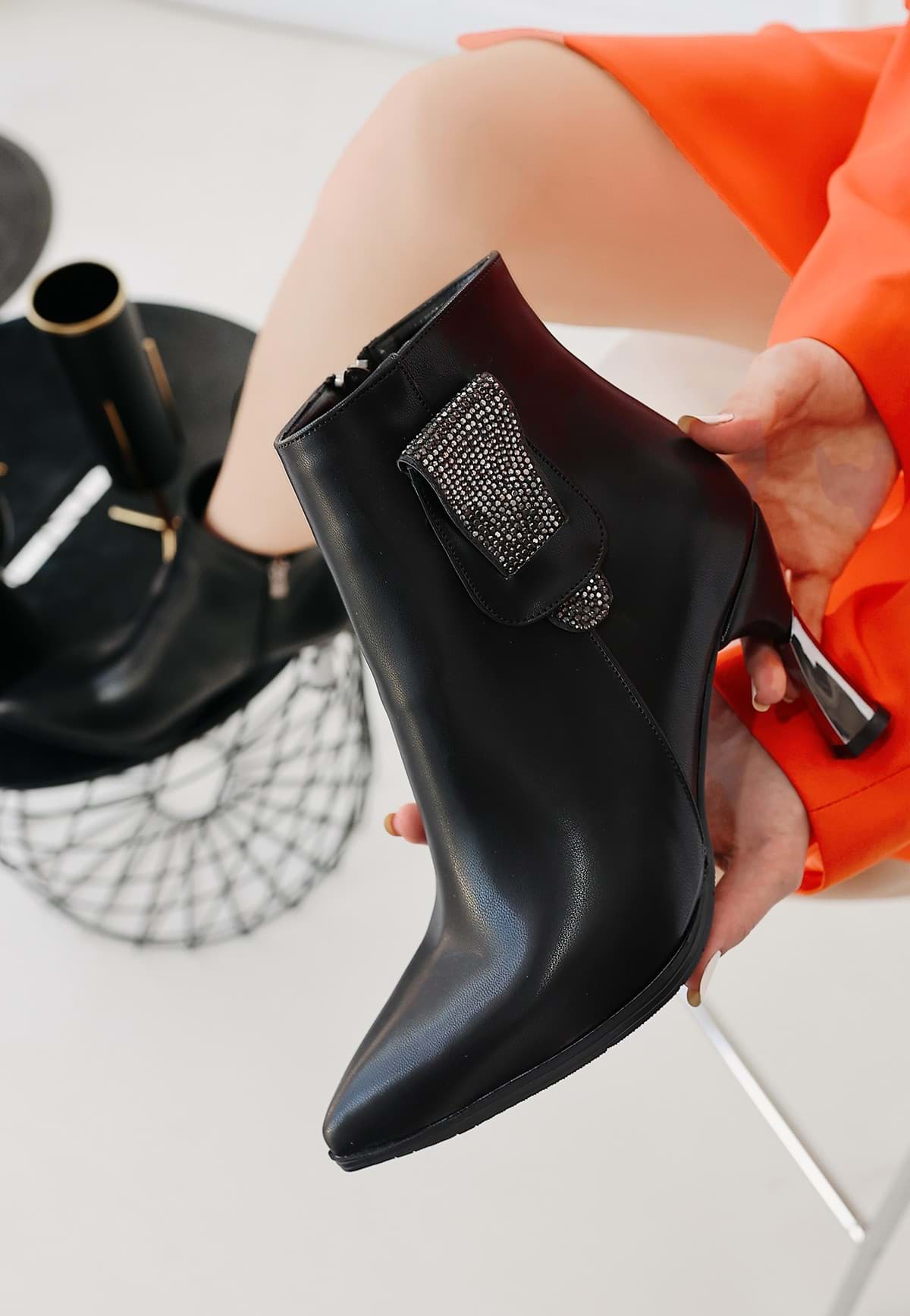 Halina Siyah Cilt Topuklu Bot resmi