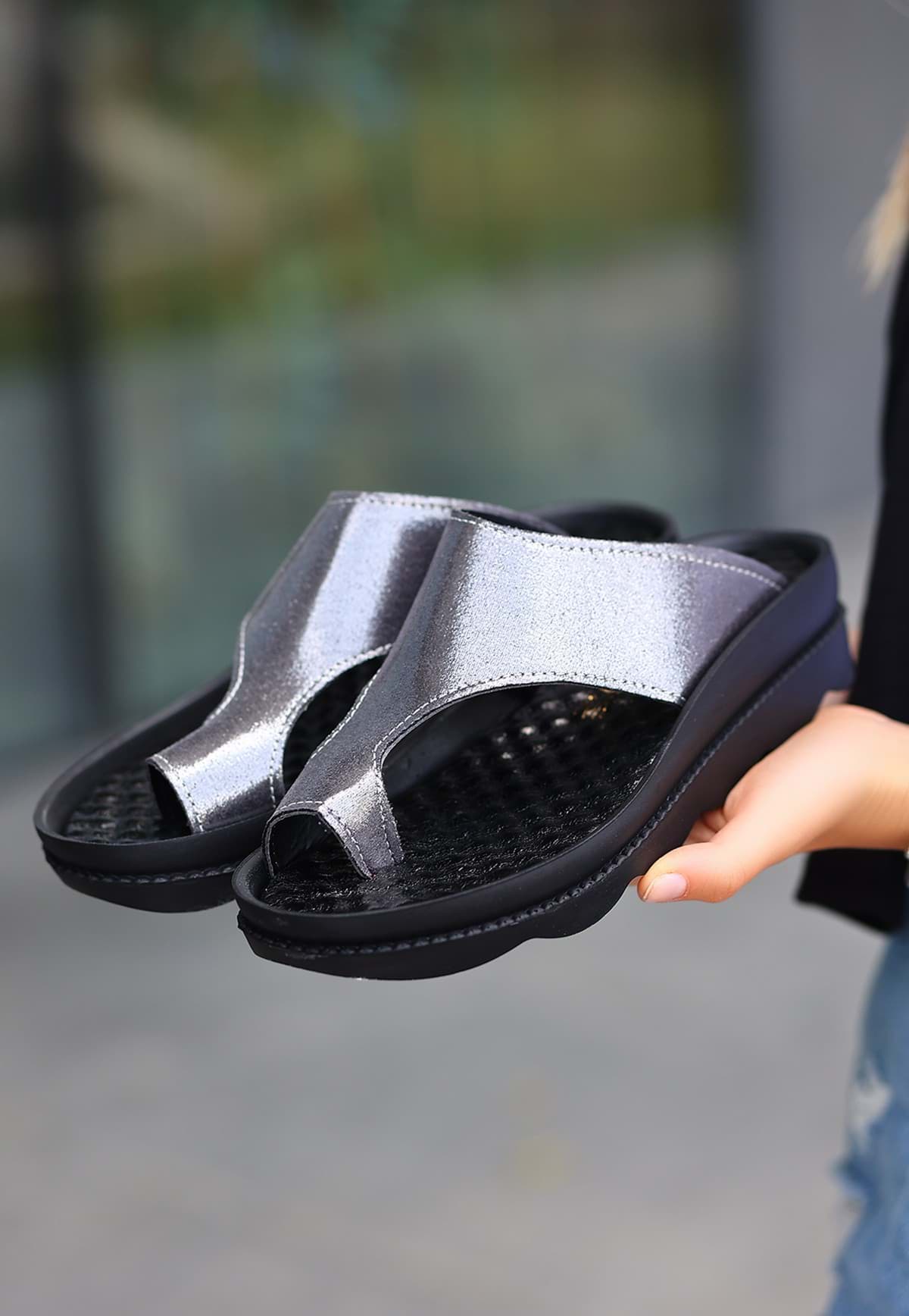 Weno Platin Cilt Simli Terlik resmi