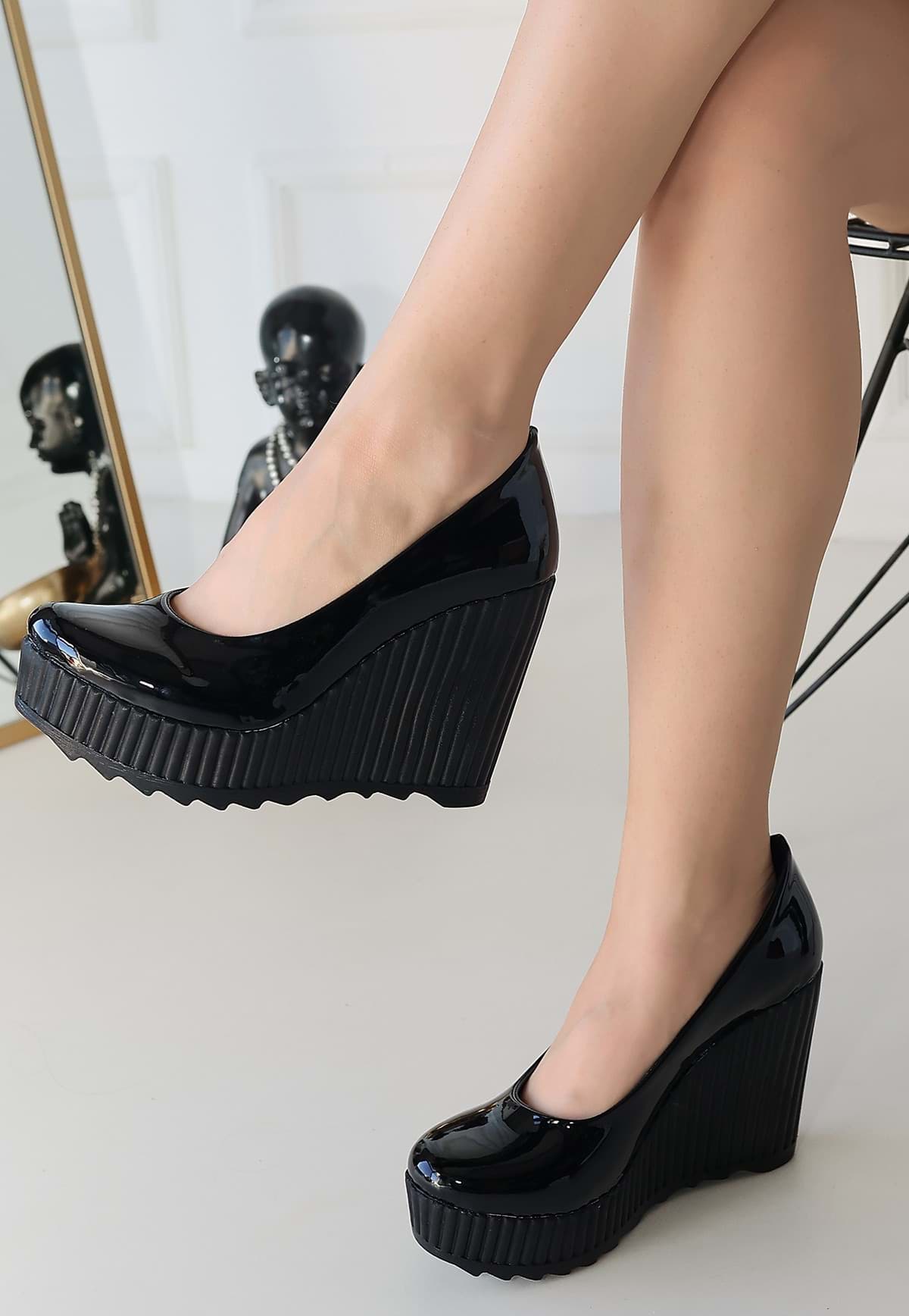 Klara Siyah Rugan Doldu Topuk Ayakkabı resmi