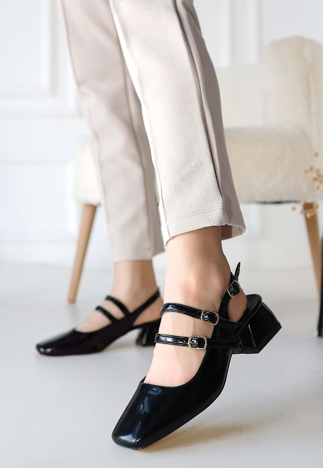 Juldi Siyah Rugan Topuklu Ayakkabı resmi