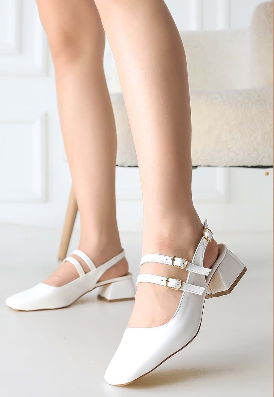 Juldi Beyaz Rugan Topuklu Ayakkabı resmi