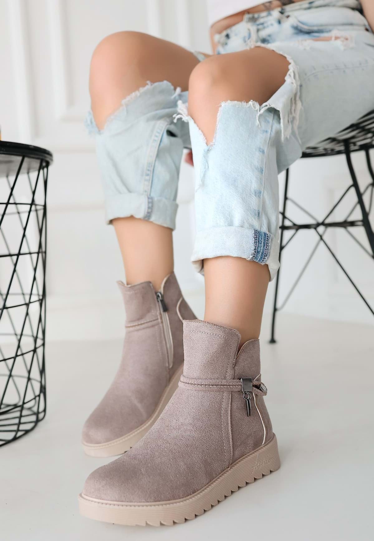 Milana Nude Nubuk Bot resmi