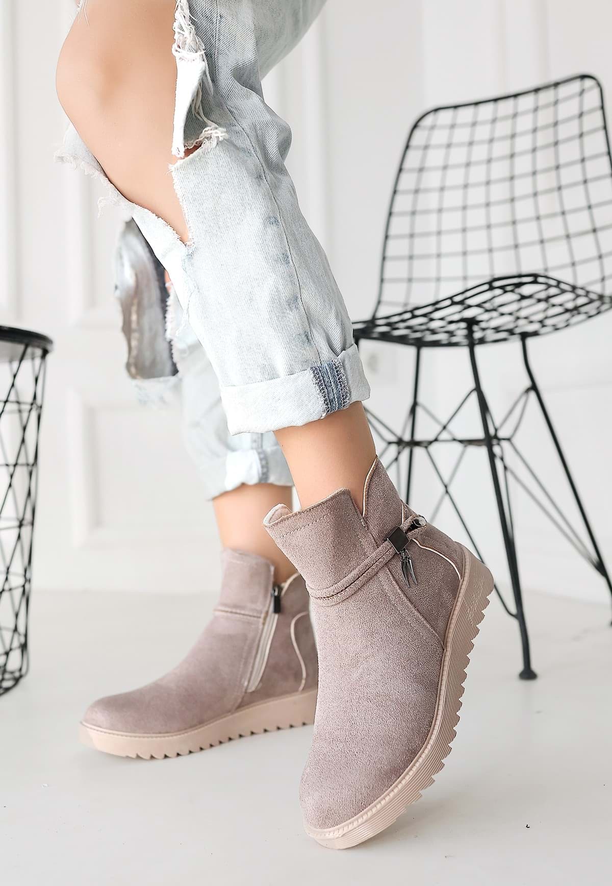 Milana Nude Nubuk Bot resmi