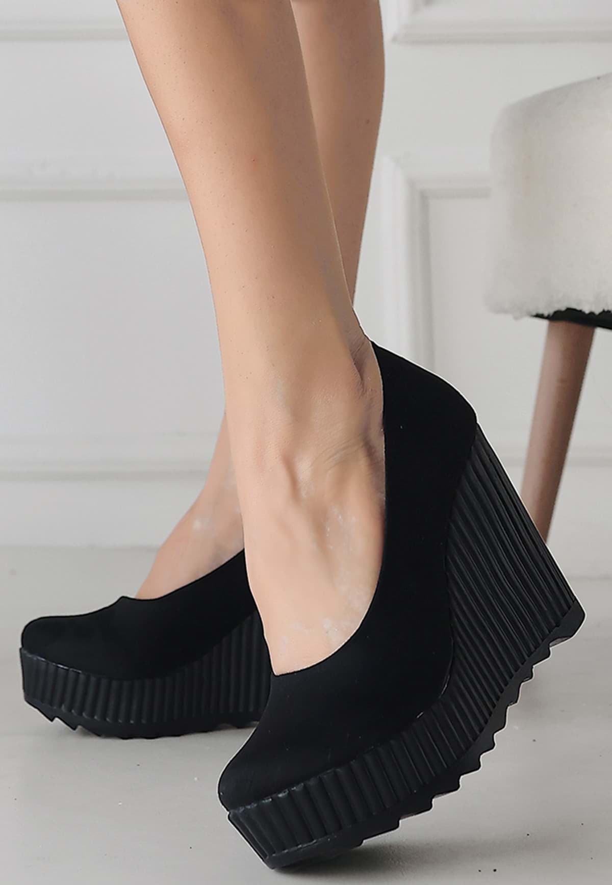 Klara Siyah Süet Doldu Topuk Ayakkabı resmi