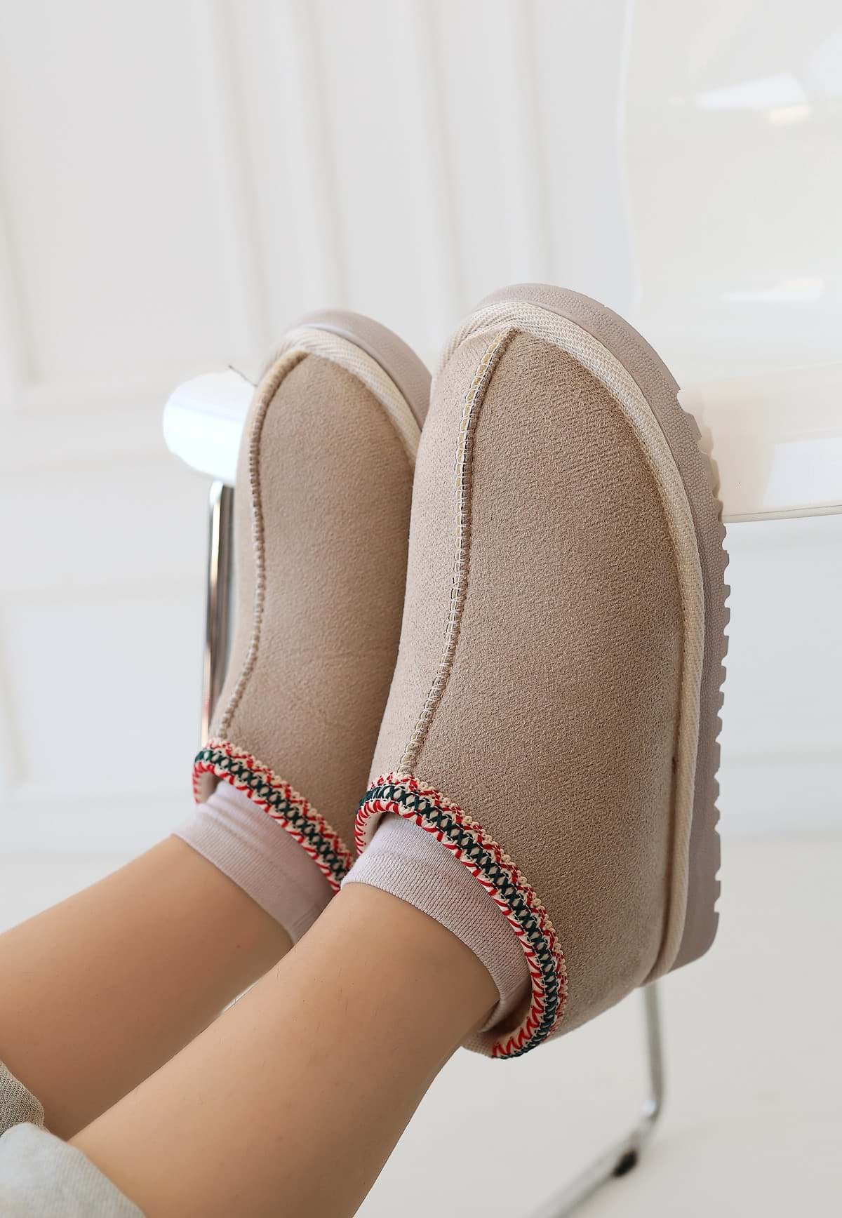 Jill Bej Süet Bot resmi