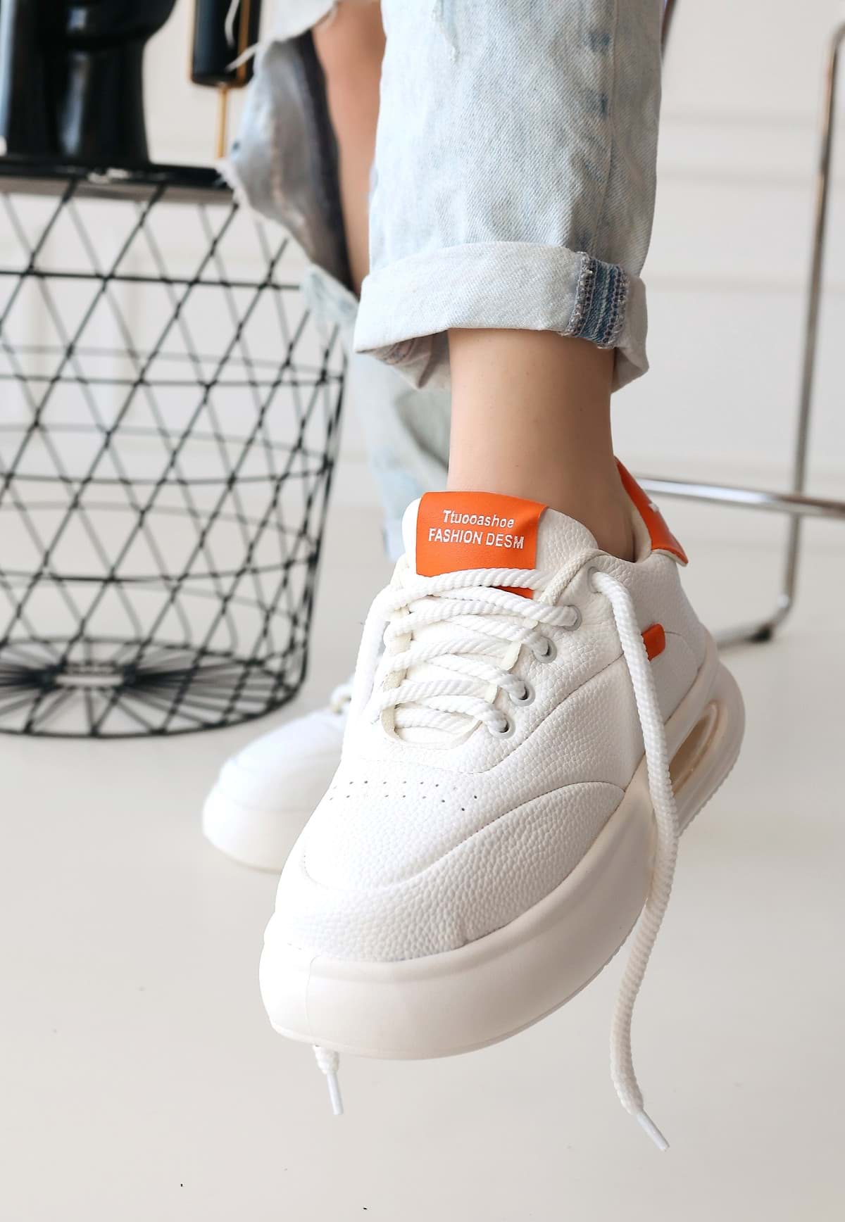 Chris Beyaz Cilt Turuncu Detaylı Bağcıklı Spor Ayakkabı resmi