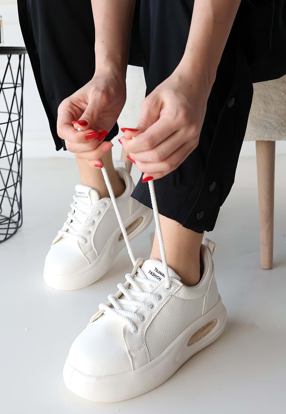 Chris Beyaz Cilt Bağcıklı Spor Ayakkabı resmi