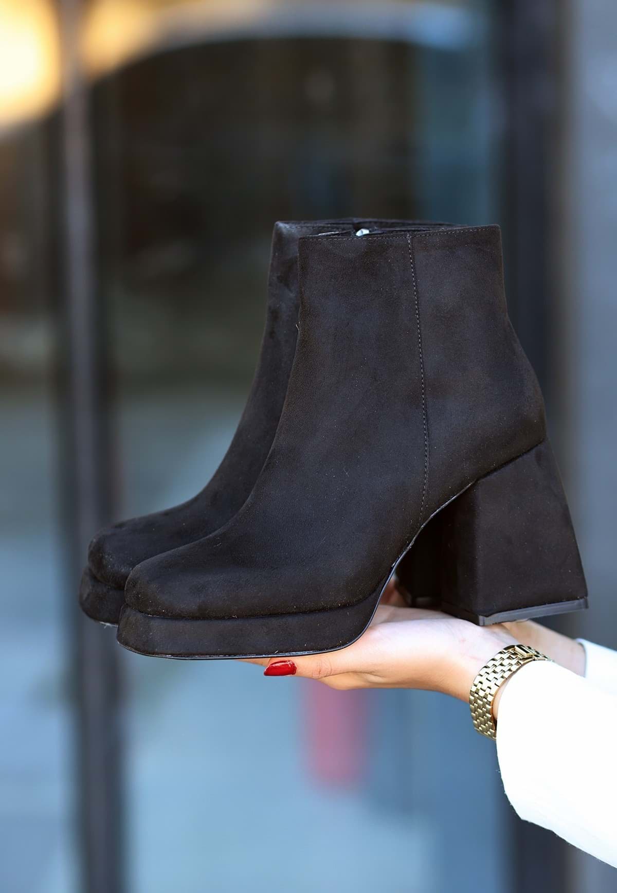 Brika Siyah Süet Topuklu Bot resmi