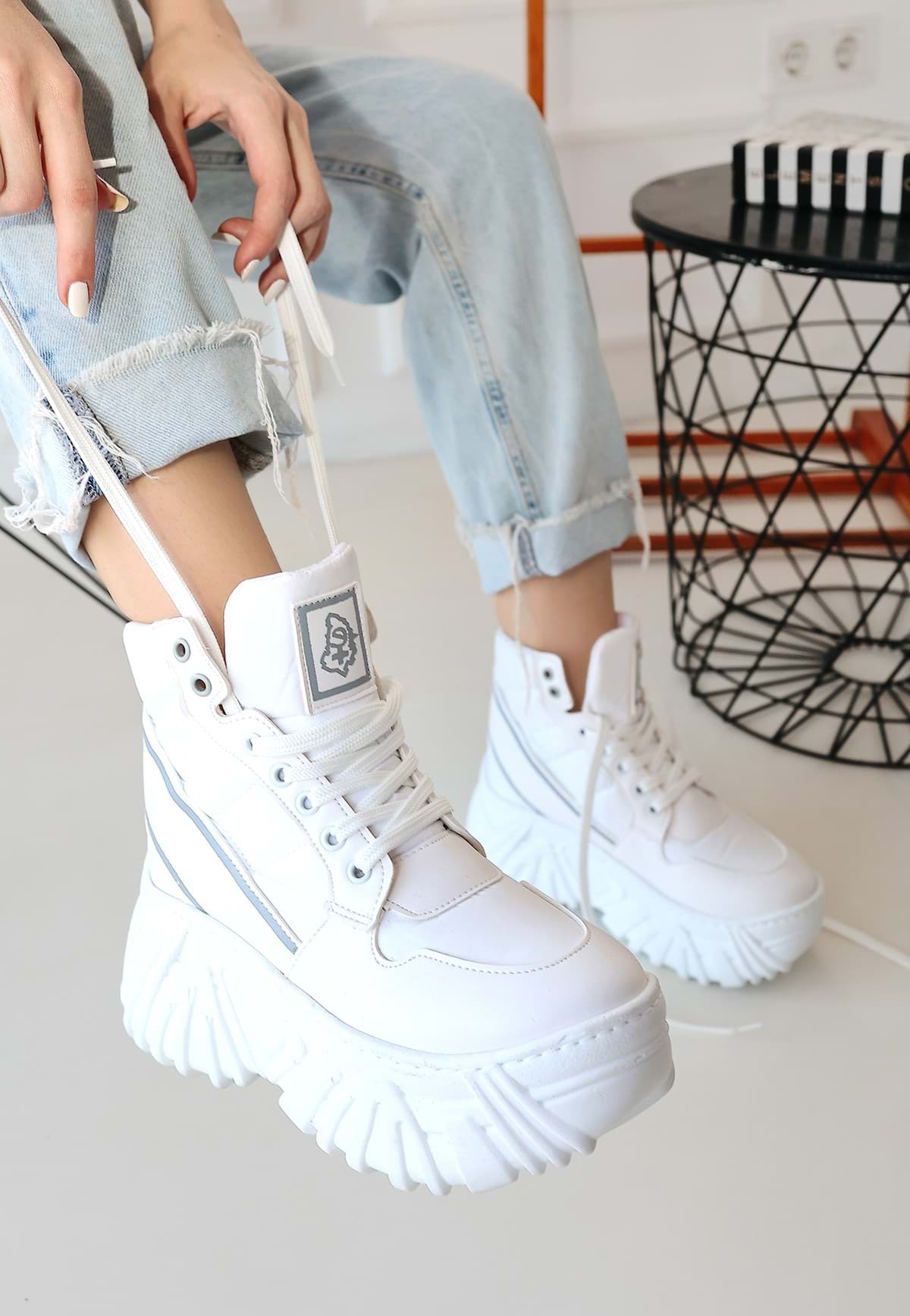 Picture of MAJE WHITE SKIN GRAY LACTED LACK FLOOR BASE BOOT