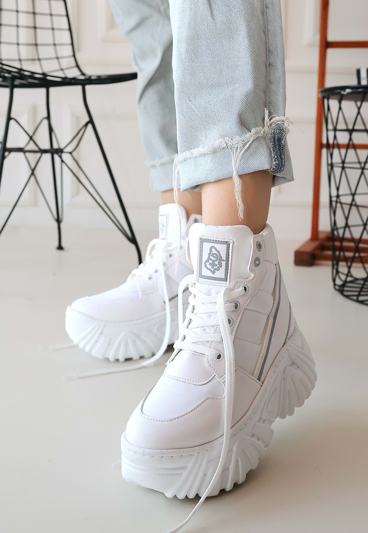 Picture of MAJE WHITE SKIN GRAY LACTED LACK FLOOR BASE BOOT