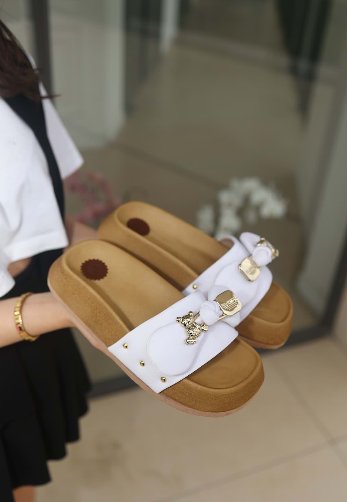 Jude Beyaz Saten Ayıcıklı Terlik resmi