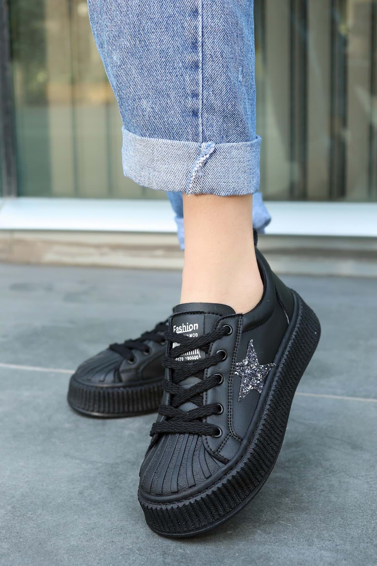 Picture of Piata Black Skin Laced Sneakers