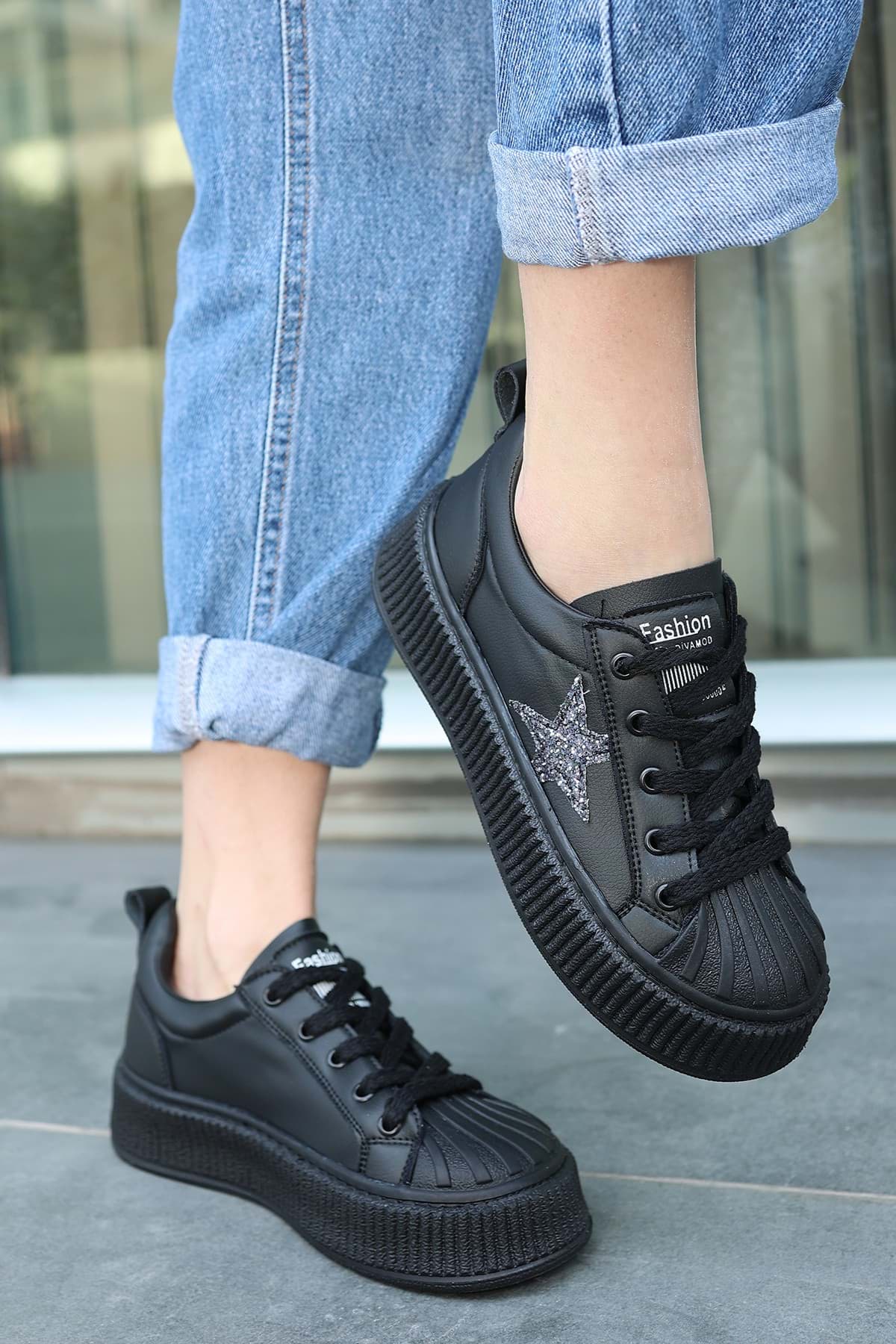 Picture of Piata Black Skin Laced Sneakers