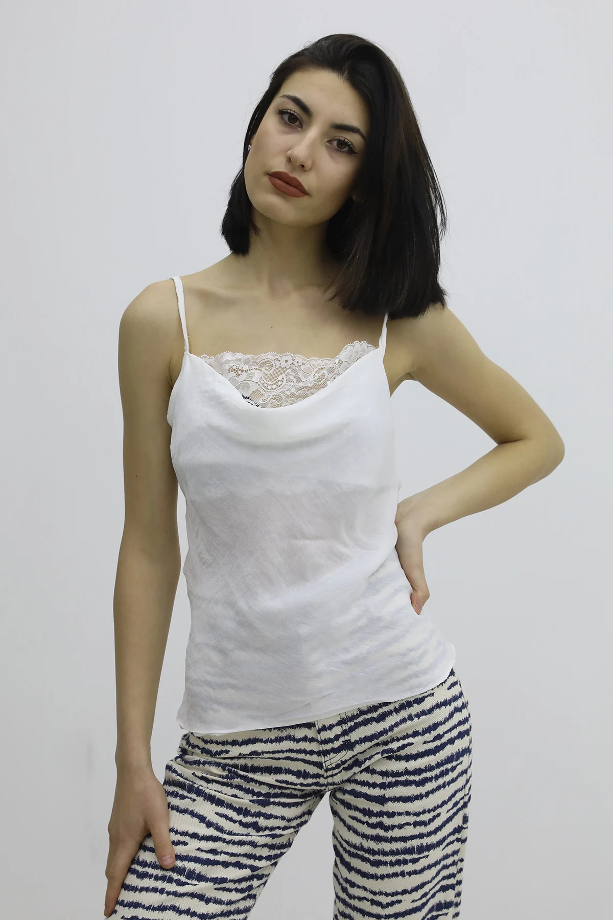 Picture of İp Askılı Dantel İşlemeli Bluz Ekru - P-019808