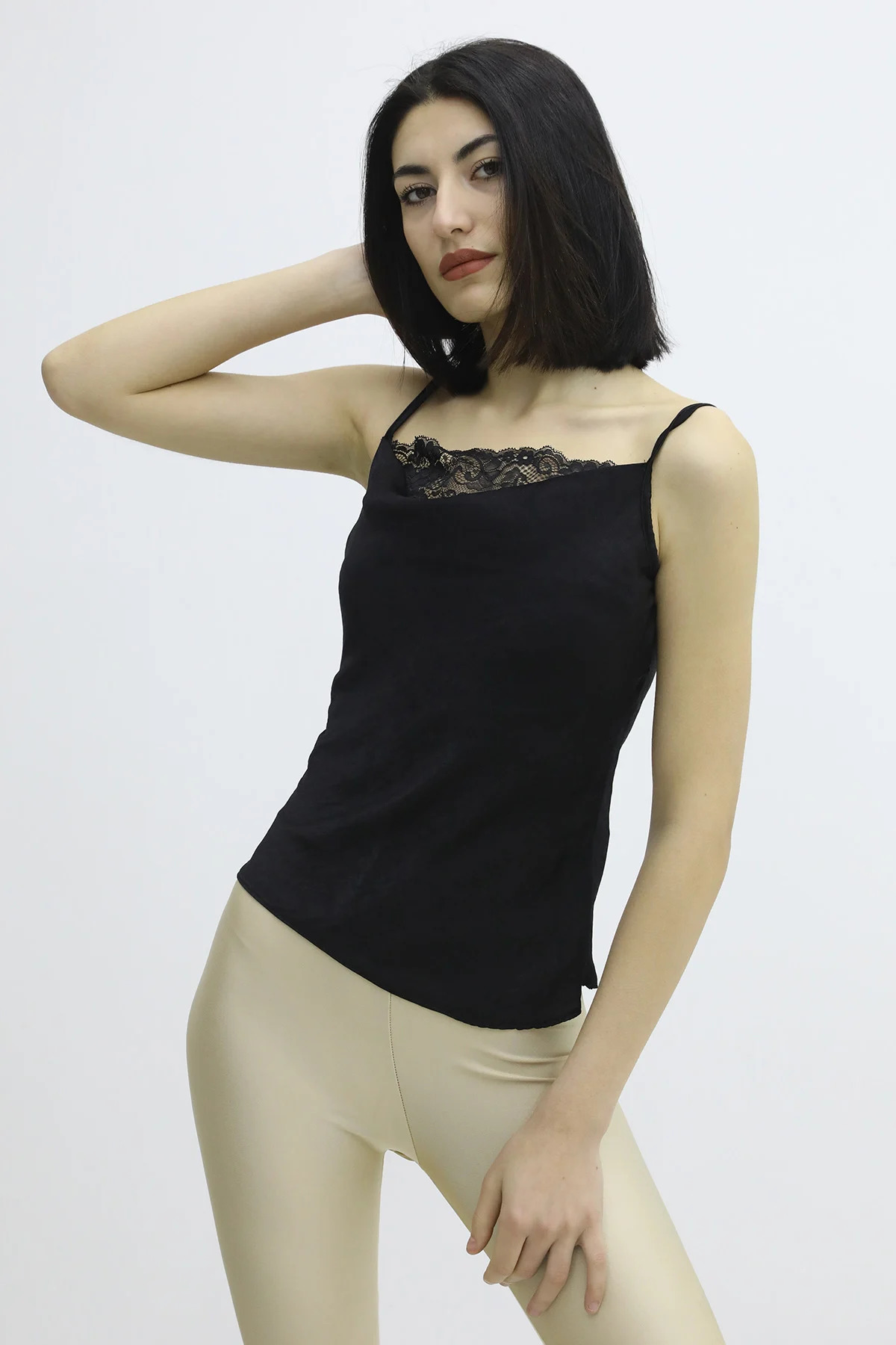 Picture of İp Askılı Dantel İşlemeli Bluz Siyah - P-019808