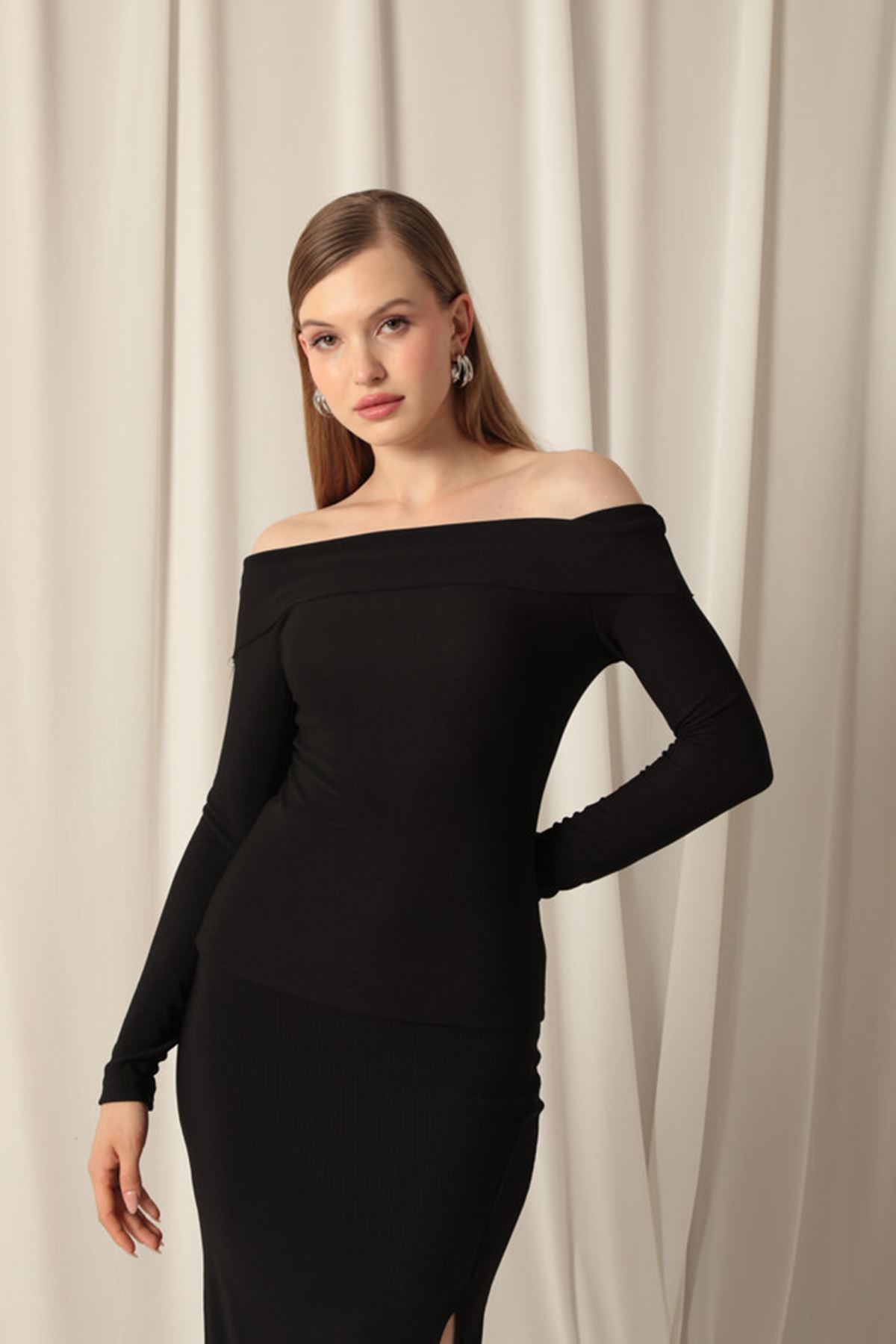 Picture of Ottoman Kumaş Madonna Yaka Kadın Siyah Bluz