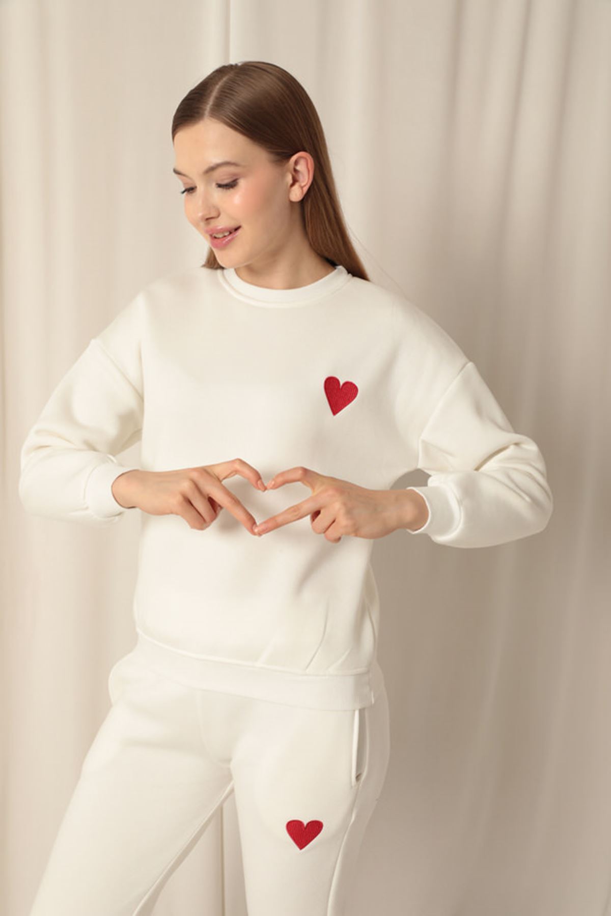 Picture of Üç İplik Kumaş Kalp Nakışlı Kadın Ekru Takım