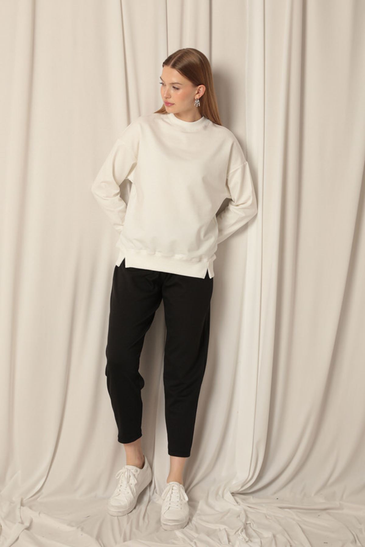 Picture of Modal Kumaş Çimalı Bol Paça Siyah Pantolon