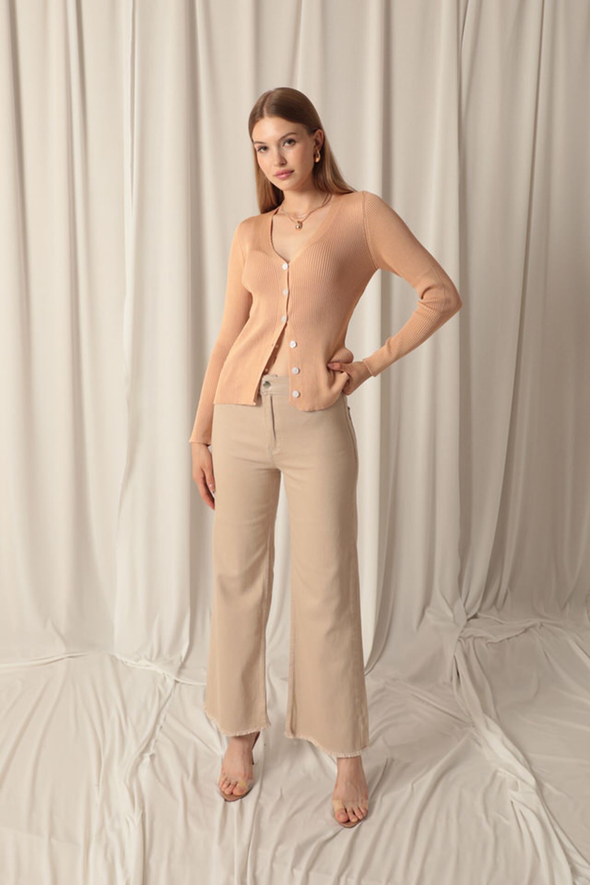 Picture of Denim Kumaş Paçası Püsküllü Salaş Kadın Bej Pantolon