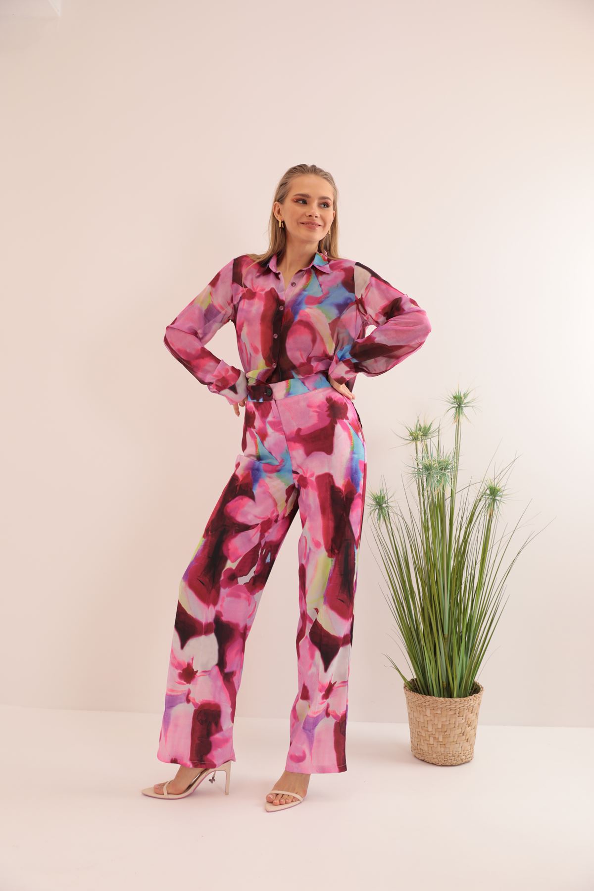 Picture of Saten Kumaş Sulu Boya Efektli Çiçek Desen Kadın Pantolon-Fuşya