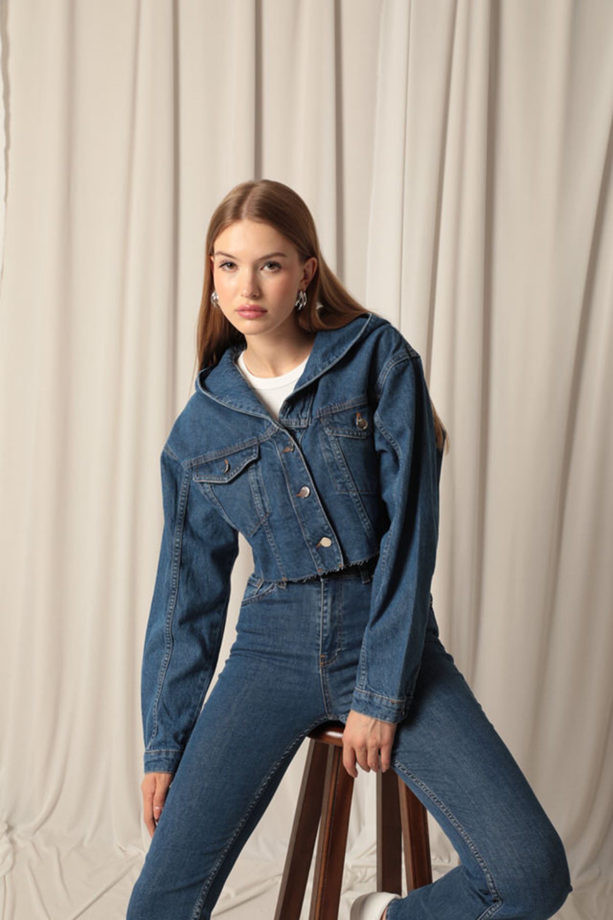 Picture of Denim Kumaş Kapüşonlu Kısa Kadın Lacivert Kot Ceket