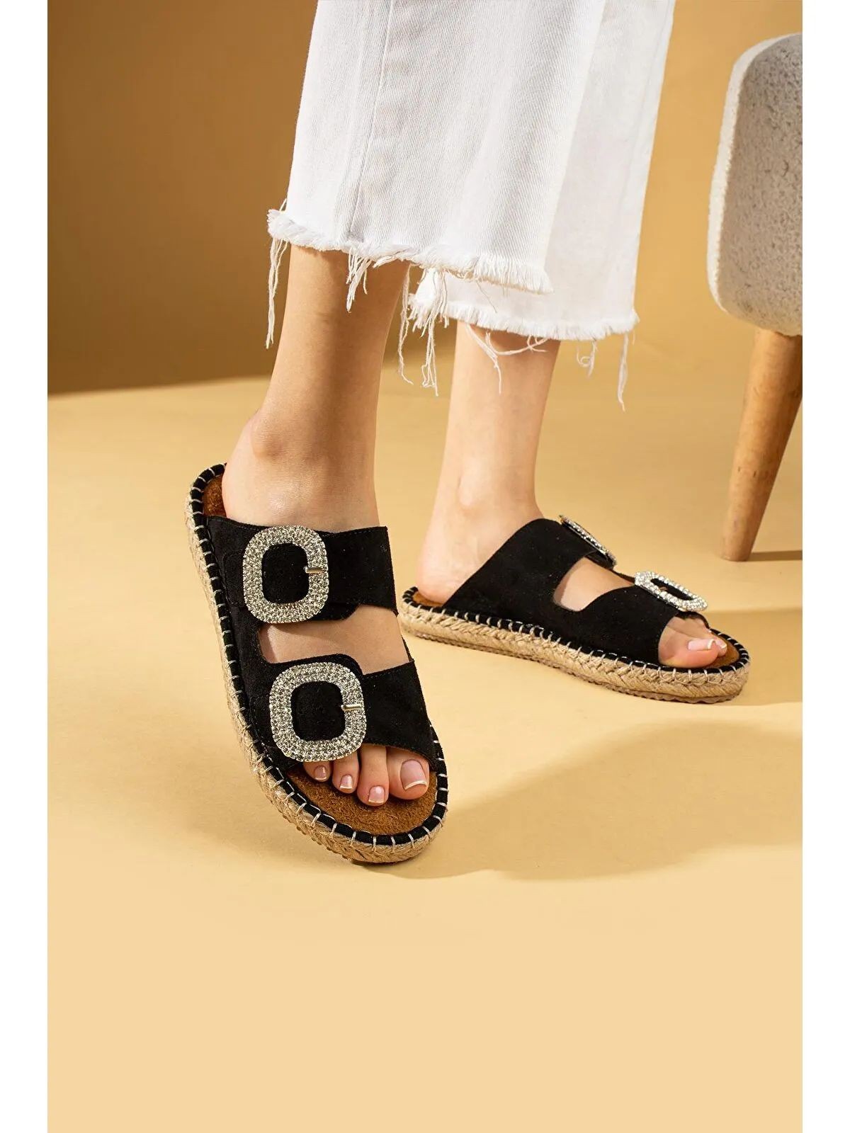 Picture of Hertas Siyah Nubuk Tokalı Terlik