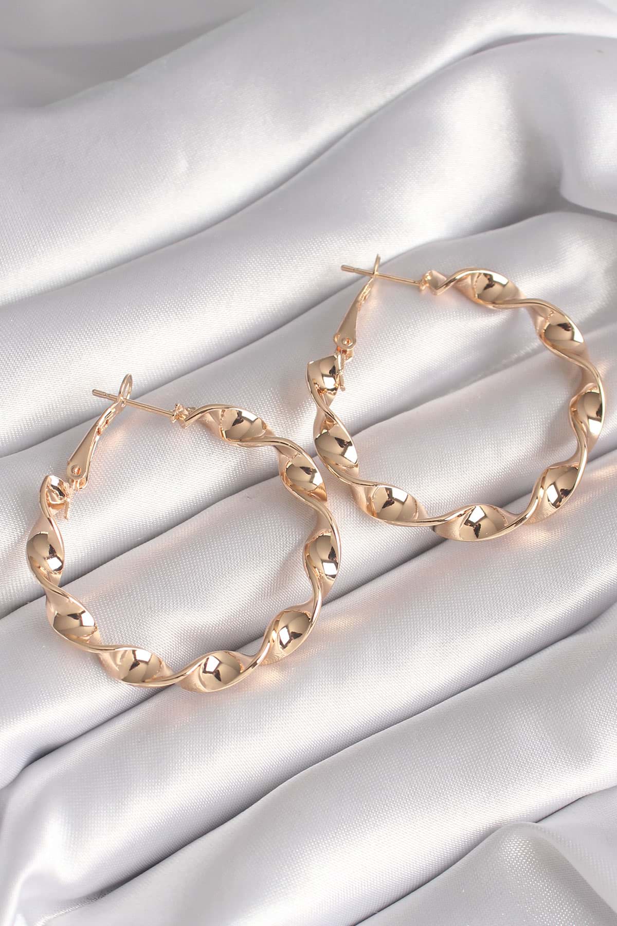 Picture of Pirinç Gold Renk Burgu Halka Model Kadın Küpe - TJ-BKP8704